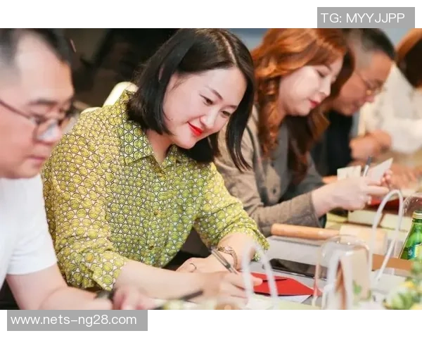 专访杨芳：深入探讨英雄联盟成功背后的秘诀与未来发展方向