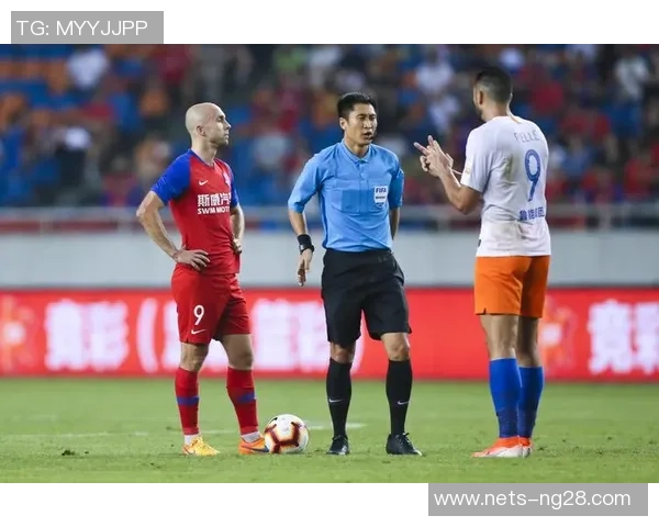 国安对阵鲁能马宁执法引热议球迷期待公平公正的比赛环境